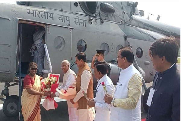 राष्ट्रपति द्रौपती मुर्मु पहुंचीं उज्जैन, महाकाल मंदिर में करेंगी दर्शन