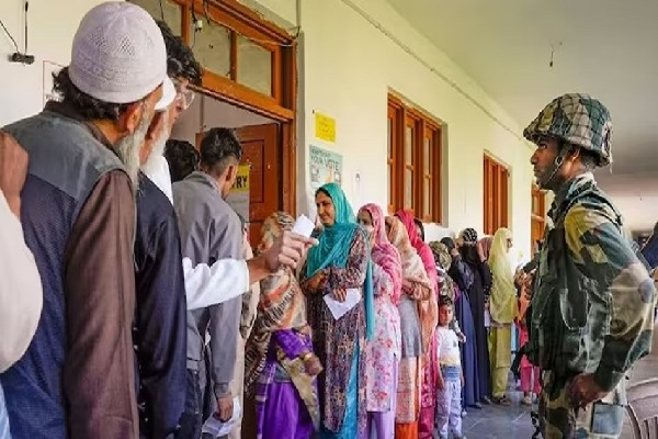 जम्मू-कश्मीर चुनाव : 415 उम्मीदवारों की किस्मत ईवीएम में होगी कैद