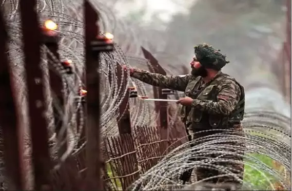 सरहद पर दिवाली! इस तस्वीर को देख आपको अपने जवानों पर गर्व होगा