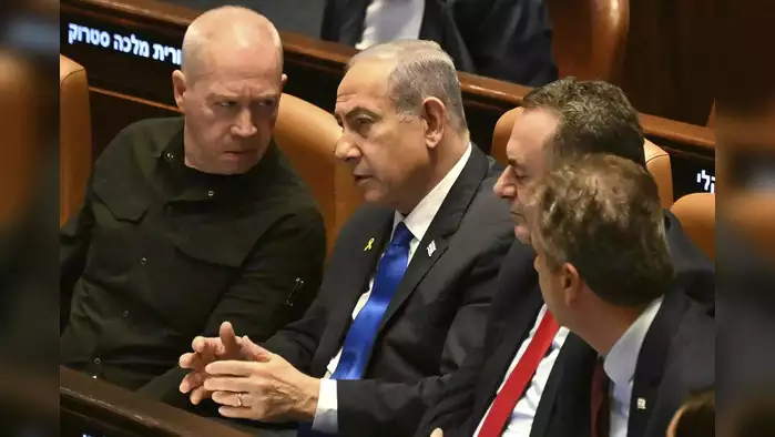 पीएम नेतन्याहू ने युद्ध के बीच अपने रक्षा मंत्री गैलेंट को क्यों हटाया? क्या इजरायली सरकार में पड़ चुकी दरार, समझें