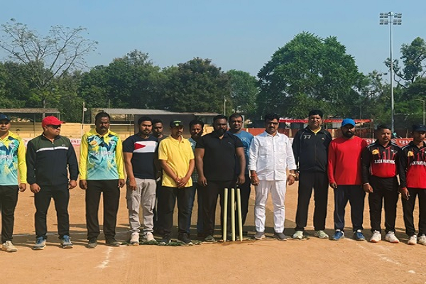 ड्यूज बाल क्रिकेट प्रतियोगिता में दुलीकेशन साहू बने मुख्य अतिथि