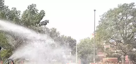 आज का मौसम और  दिल्ली से कड़ाके की ठंड गायब, IMD के सारे दावे फेल, तमिलनाडु में चक्रवात का अलर्ट, जानिए आज कैसा रहेगा वेदर