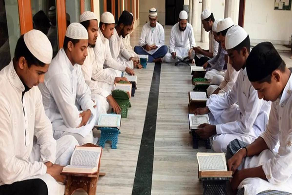 मदरसा शिक्षक सम्मेलन आज, अल्पसंख्यक मंत्री ओपी राजभर होंगे शामिल, मदरसों की समस्याओं पर होगी चर्चा