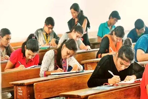 कड़ी सुरक्षा के बीच 75 जिले के 1331 केंद्र में हो रही UPPSC 2024 प्रारंभिक परीक्षा, 5 लाख से अधिक अभ्यर्थी होंगे शामिल, नकल करते मिले तो&hellip;