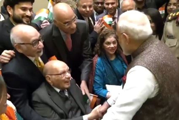  प्रधानमंत्री मोदी पहुंचे कुवैत, 43 वर्षों में किसी भारतीय पीएम का पहला दौरा