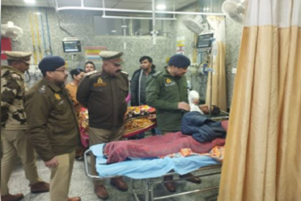  वाराणसी में बदमाशों ने पिता-पुत्र पर की फायरिंग, आभूषण से भरा बैग लूट कर फरार