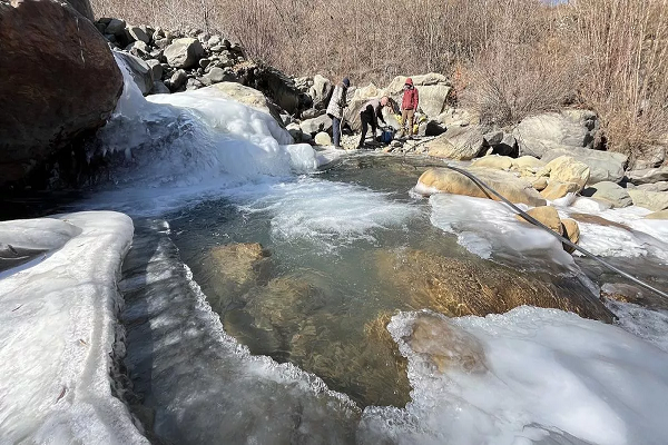 पहाड़ों पर बर्फबारी से रास्ते हुए बंद, दिल्ली-एनसीआर में कोहरा; श्रीनगर में पारा माइनस 6 पहुंचा