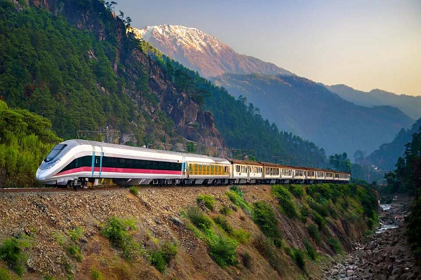 दशकों का इंतजार होगा खत्म; दिल्ली से कश्मीर के बीच चलेंगी 5 वर्ल्ड क्लास फैसिलिटी से लैस ट्रेनें, जानें क्या होंगी खासियत?