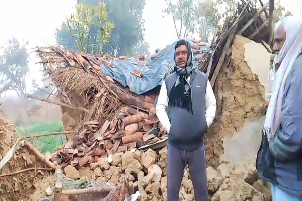 घर से बेघर हुए गरीब ! सुबह-सुबह हुआ कुछ ऐसा परिवार का मुखिया पहुंचा अस्पताल, लड़ रहा जिंदगी और मौत के बीच जंग