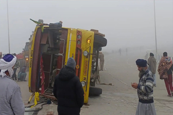 महापंचायत में शामिल होने जा रही बस पलटी, 3 महिला किसानों की मौत, कई घायल