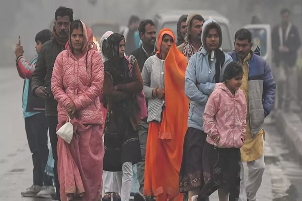  बर्फबारी और बारिश के साथ उत्तर भारत में बढ़ी ठंड, आज भी बूंदाबांदी का अलर्ट; पढ़ें दिल्ली-यूपी का हाल