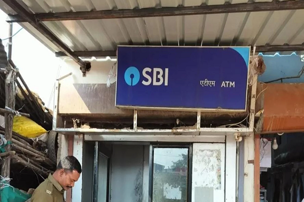 इटारसी में एटीएम लूटने की कोशिश, आवाज सुनकर पड़ोस में रहने वाले बुजुर्ग जागे तो बदमाशों ने पीटा