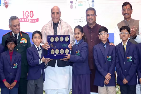 'वीर गाथा के सुपर-100 में चयनित होना छोटी उपलब्धि नहीं', रक्षा मंत्री राजनाथ सिंह बोले- युवा देश का भविष्य