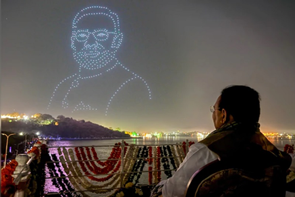 उदयपुर में राज्य स्तरीय समारोह का भव्य आयोजन, ड्रोन शो और सैन्य प्रदर्शनी ने&hellip;