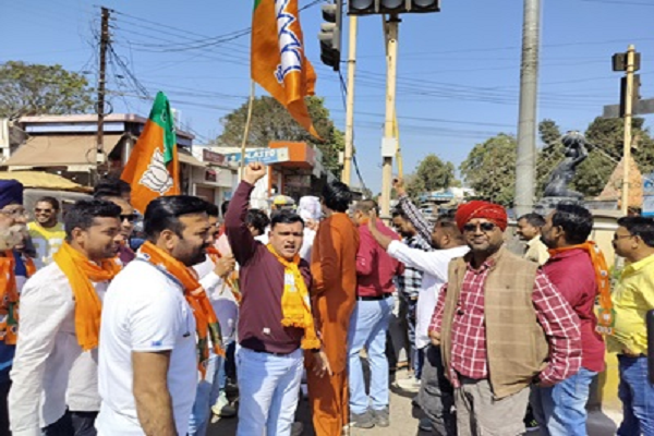 भाजयुमो ने किया कांग्रेस अध्यक्ष खड़गे का पुतला दहन