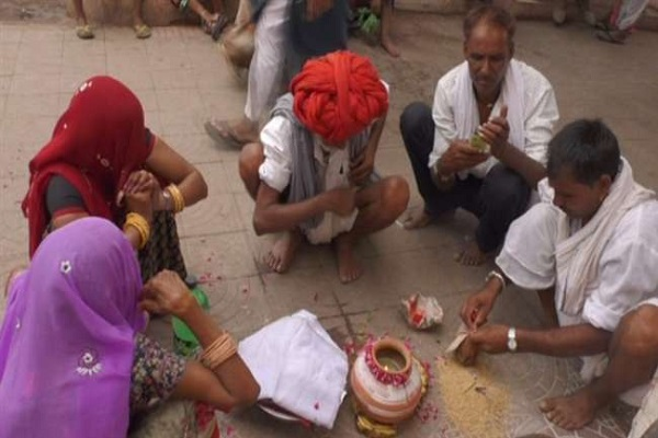 मृत बच्चे की आत्मा लेने अस्पताल पहुंचे 2 दर्जन लोग, महिला के शरीर में आ गए देवी-देवता