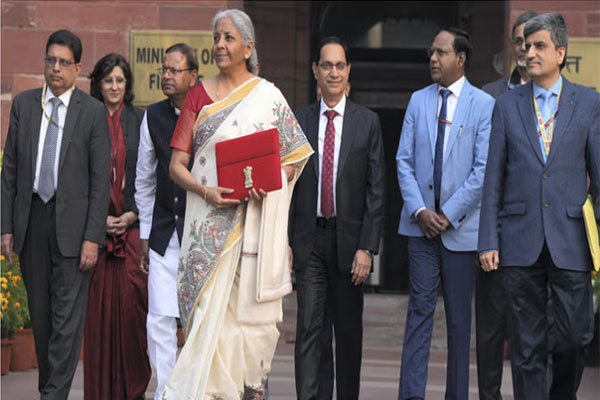 मिथिला पेंटिंग वाली साड़ी में दिखीं निर्मला सीतारमण