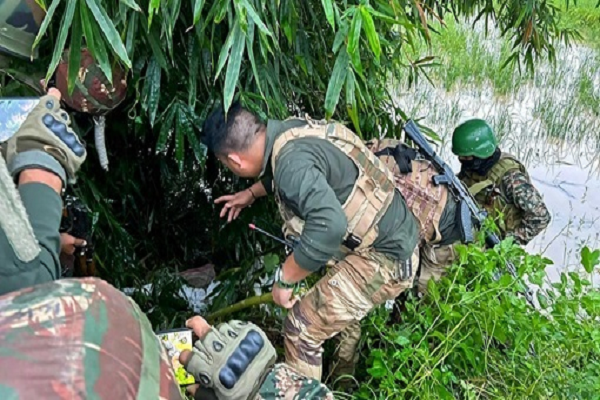 पुलिस ने मणिपुर में उग्रवादी को गिरफ्तार किया