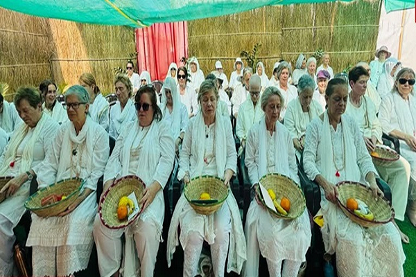 महाकुंभ में 61 विदेशी श्रद्धालुओं ने अपनाया सनातन धर्म