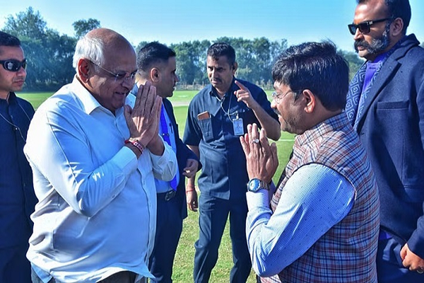 प्रयागराज पहुंचे गुजरात के सीएम भूपेंद्र पटेल