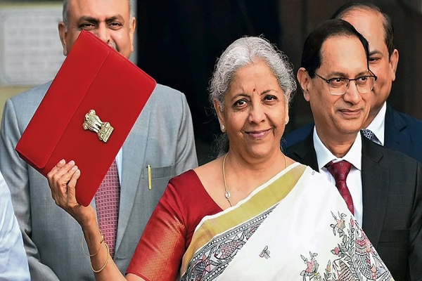 लोकसभा में पेश हुआ नया आयकर बिल, जानें क्या बदलेगा...