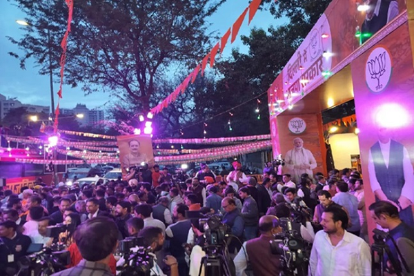  कुछ ही देर में होगा दिल्ली सीएम का ऐलान, विधायक दल की बैठक शुरू...