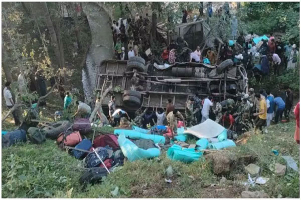 पाकिस्तानी सुरक्षा बल को ले जा रही बस में विस्फोट, पांच सैन्य अधिकारियों की मौत