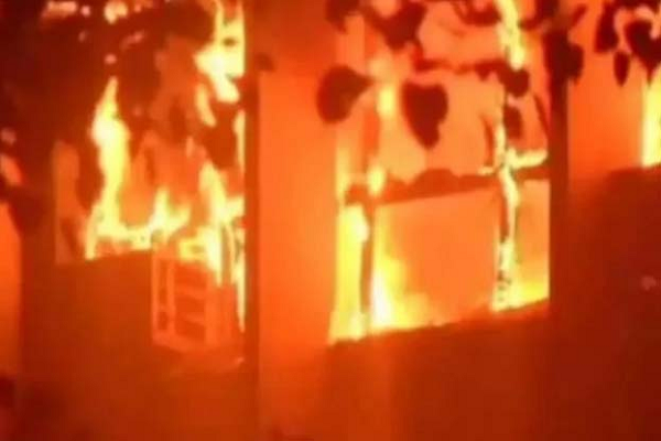  घर में आग लगने से मची चीख पुकार, जिंदा जले चार बच्चे, घबरा उठे लोग