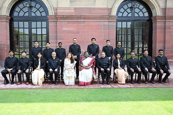 उन्नत प्रौद्योगिकी की मदद से रसद प्रबंधन को कुशल बनाएं अधिकारी : मुर्मु