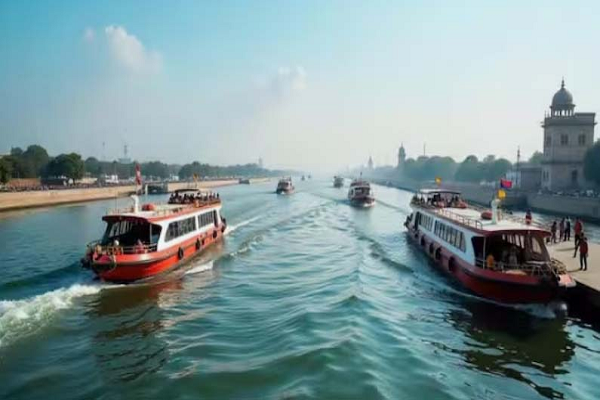 अब ट्रेन-बस नहीं, बोट से करें रोमांचक यात्रा, गंगा-यमुना समेत 11 नदियों में दौड़ेगी वॉटर टैक्सी