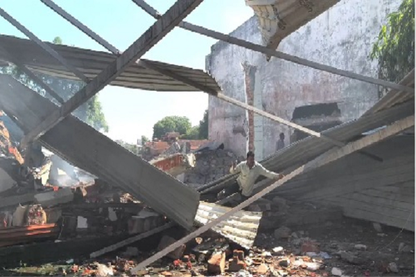 पटाखा फैक्ट्री में लगी भीषण आग, 17 की मौत