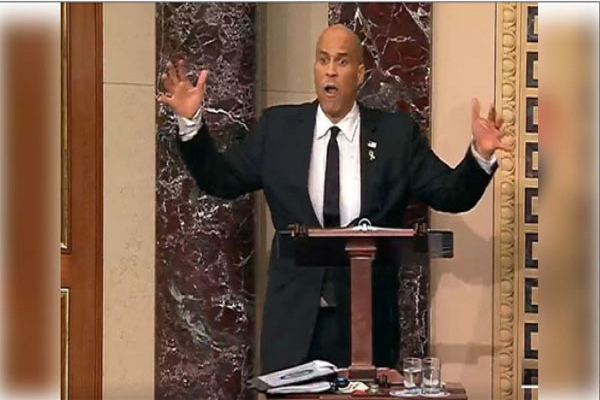 अमेरिकी सीनेटर ने नॉन-स्टॉप भाषण देकर बनाया नया रिकॉर्ड