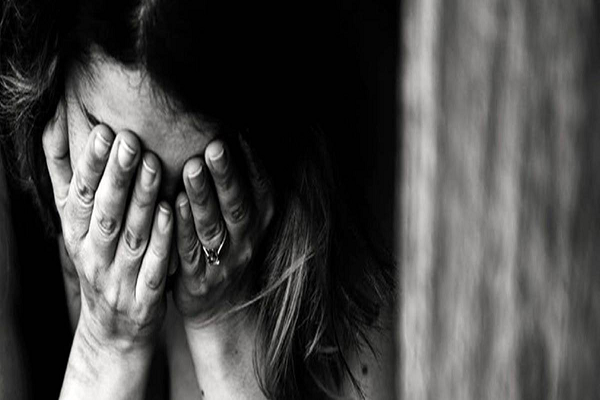 चलती ट्रेन में नाबालिग से दुष्कर्म