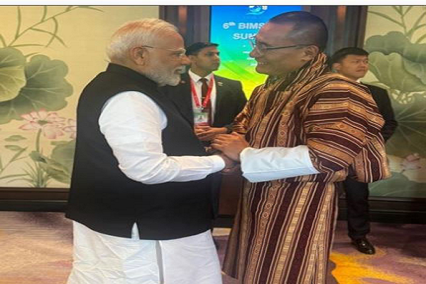थाईलैंड में पीएम मोदी ने भूटान के प्रधानमंत्री तोबगे से की मुलाकात