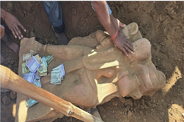 रामनवमी पर खेत में मिली हनुमान प्रतिमा, किसान का दावा- सपने में आए थे बालाजी