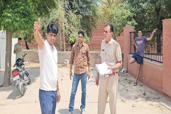 पिया गए जेल, वहां से मांगा फोन, पैकेट पहुंचाने के प्रयास में पत्नी हो गई गिरफ्तार