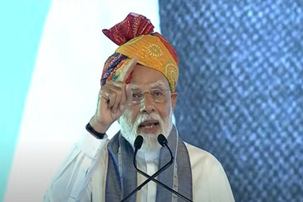 वक्फ पर ईमानदारी से नहीं हुआ था काम, सिर्फ भू माफियों को हुआ लाभ : पीएम मोदी