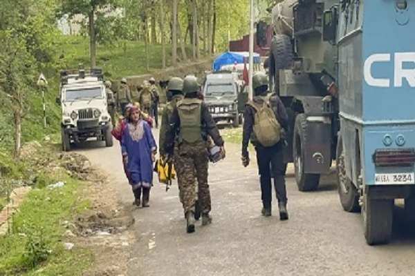 48 घंटे में 8 आतंकियों के घर किए गए ध्वस्त, सुरक्षाबलों का एक्शन जारी