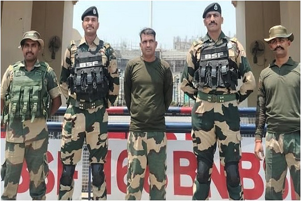 21 दिन बाद पाकिस्तान ने BSF जवान पूर्णम कुमार शॉ को लौटाया
