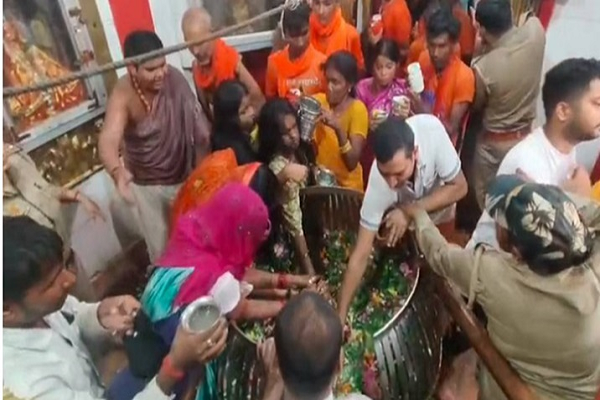  सावन के दूसरे सोमवार को अयोध्या में उमड़े शिवभक्त