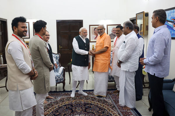 सी.पी. राधाकृष्णन उपराष्ट्रपति निर्वाचित, पीएम मोदी ने मिलकर दी बधाई