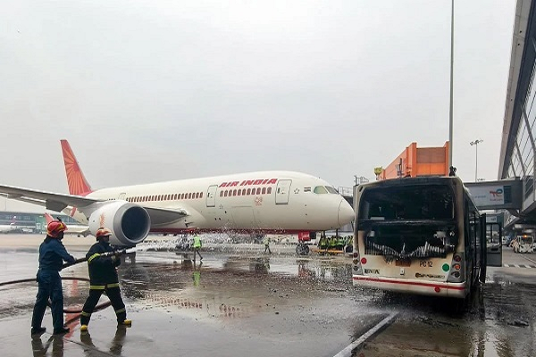 एयर इंडिया विमान की भोपाल में इमरजेंसी लैंडिंग! 172 यात्री बाल-बाल बचे