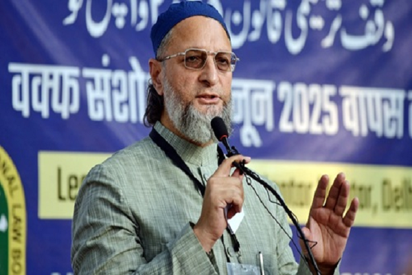 ट्रंप की तरह पाकिस्तान से आतंकियों को लाएं मोदी-ओवैशी