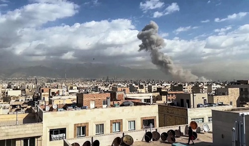 इजराइल ने किया ईरान का पनडुब्बी ठिकाना तबाह,तेहरान ने अमेरिकी युद्धपोत पर दागी मिसाइल