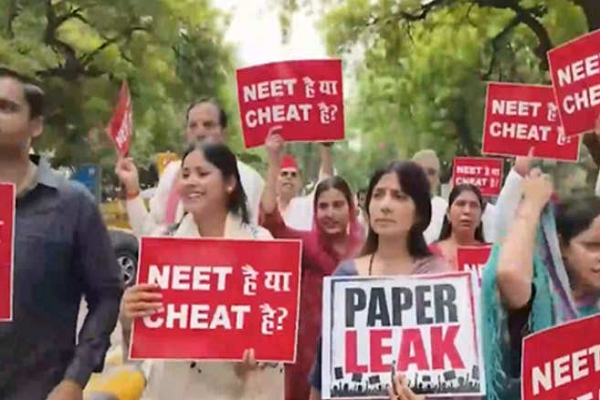 युवा और किसान परेशान, उनकी बात सुनने को तैयार नहीं सरकार