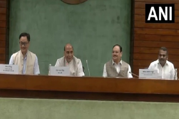 स्पीकर के फैसले पर बवाल: टीएमसी और शिवसेना के बागी सांसदों को मान्यता, विपक्ष ने बैठक से किया वॉकआउट