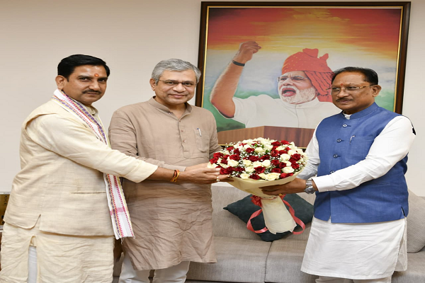 छत्तीसगढ़ में रेलवे विकास को मिलेगी रफ्तार, CM साय की रेल मंत्री वैष्णव के साथ अहम बैठक