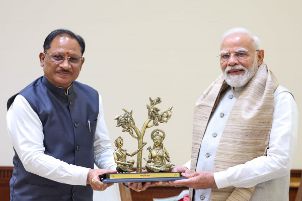 रायपुर : प्रधानमंत्री श्री नरेंद्र मोदी से मुख्यमंत्री श्री विष्णु देव साय ने की भेंट, छत्तीसगढ़ के विकास और &lsquo;बस्तर विजन&rsquo; पर हुई विस्तृत चर्चा
