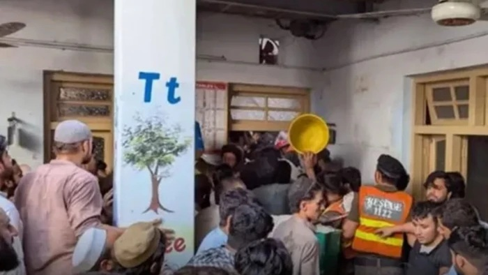 स्कूल की छत गिरने से 28 बच्चों और शिक्षिका की मौत, 40 से ज्यादा घायल