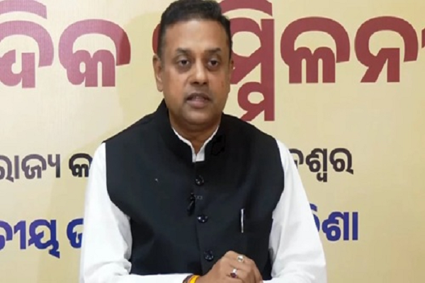 बीजेपी प्रवक्ता संबित पात्रा का आरोप, विदेश में तख्तापलट की कोचिंग ले रहे राहुल गांधी